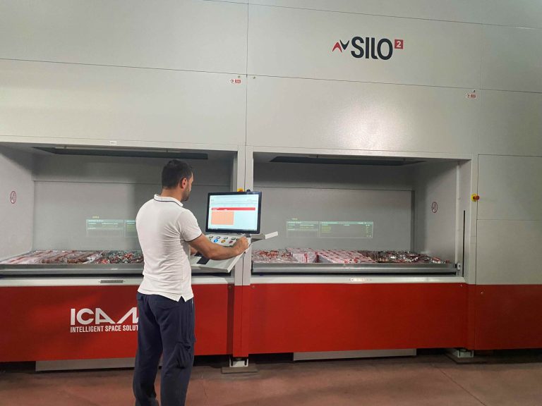 ICAM SILO² dikey depo asansörü kurulumu, akıllı depo sistemi örneği